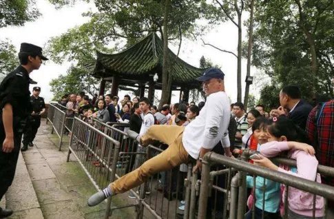 如何看待景区封锁7个月只接待1名游客这件事呢?