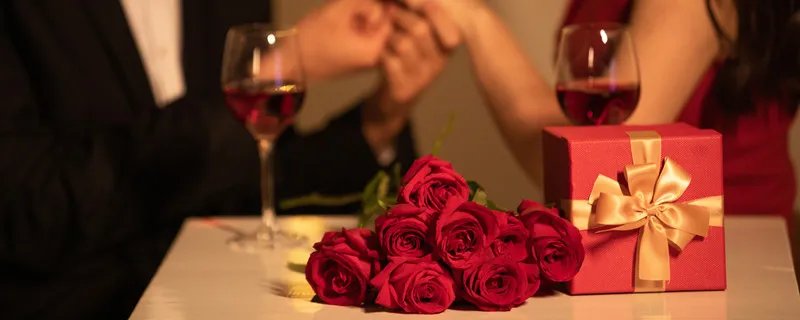 新婚贺词四字有哪些 新婚贺词四字一句话的新婚贺词