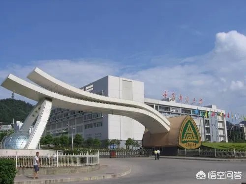 重庆邮电大学的一些专业,为什么录取分数线会超过一本线?