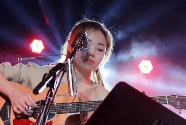 花粥歌曲排行-花粥最出名的歌曲,出山上榜,第九首最催泪