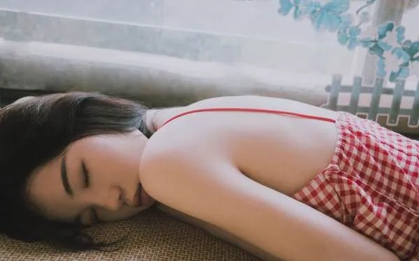 杨幂带病拍戏,现实生中你会那么拼吗?
