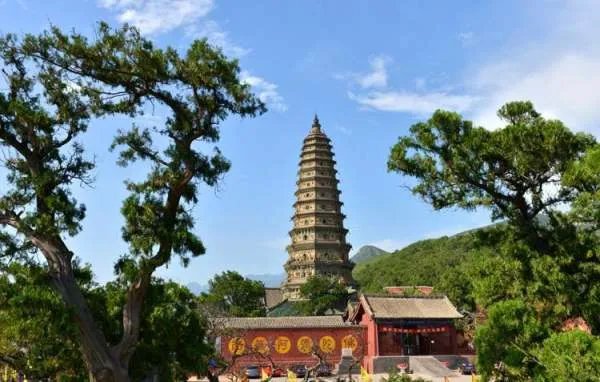 中国最大的琉璃塔在哪里,是什么样子?