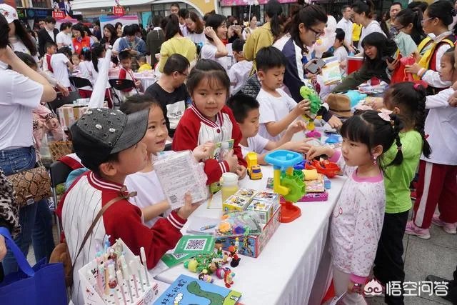 如果学校安排组织一些校服或旧物交易,这样是否是对学生进行节俭,环保的实际教育?