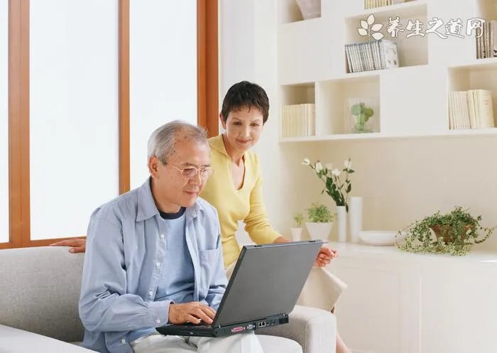 four loko四洛克什么味道最好喝，粉粉的水蜜桃口味最受女生欢迎