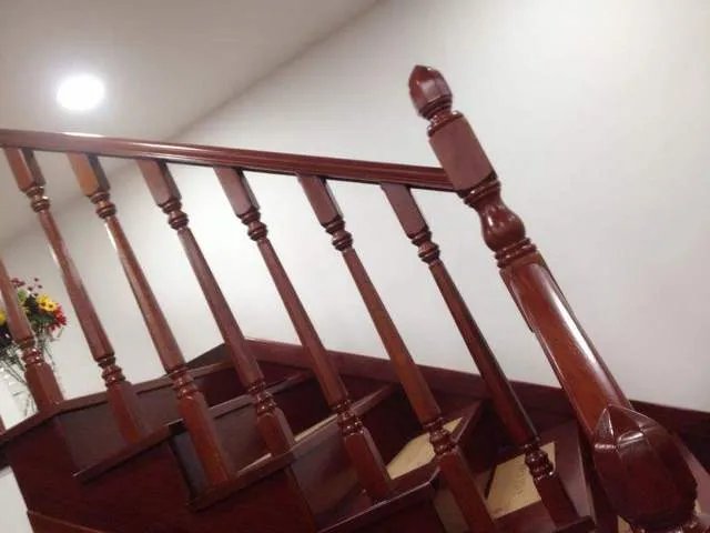 木扶手楼梯好用吗 木扶手楼梯价格贵吗