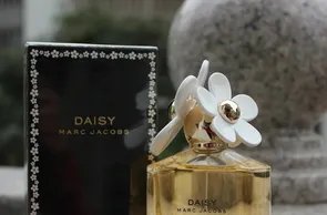 marc jacobs是什么档次?马克雅可布是几线牌子?