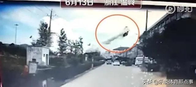 浙江温岭油罐车突发爆炸,汽车被炸飞4层楼高,怎么回事?