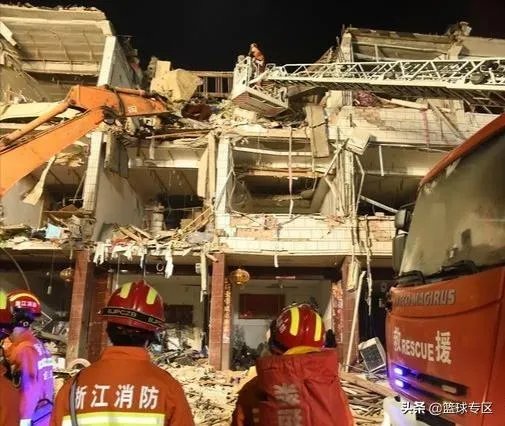 浙江温岭油罐车突发爆炸,汽车被炸飞4层楼高,怎么回事?