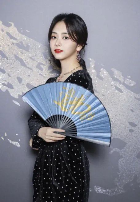 谭松韵多高