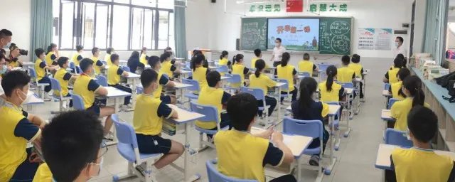三个马读什么