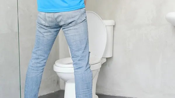 小便赤黄是怎么回事该怎么办