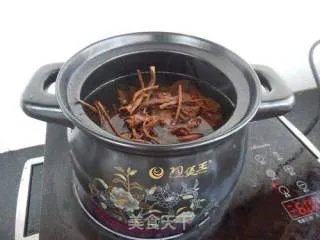 茶树菇鸡汤