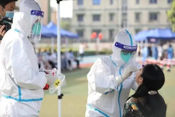 多地核酸检测采购项目终止,这意味着什么呢?疫情防控将走向何方?
