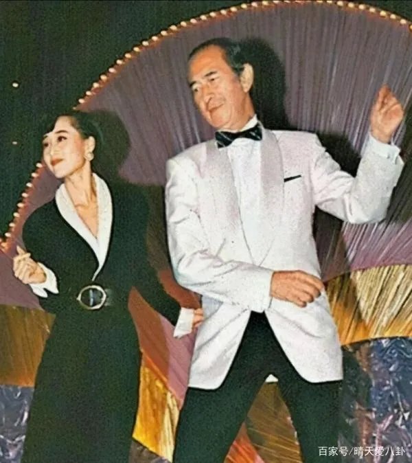 利智离开赌王后,为何与李连杰定“十年之约”,才步入婚姻殿堂?