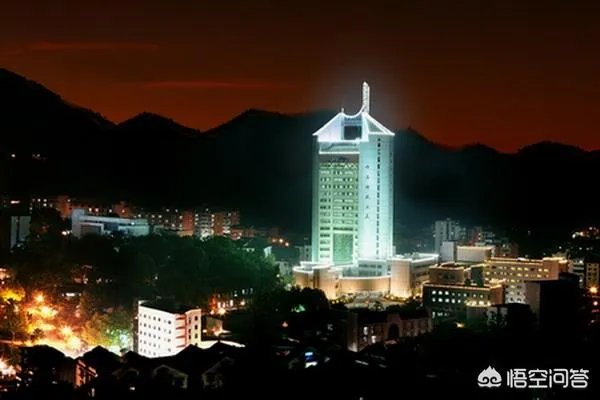重庆邮电大学的一些专业,为什么录取分数线会超过一本线?
