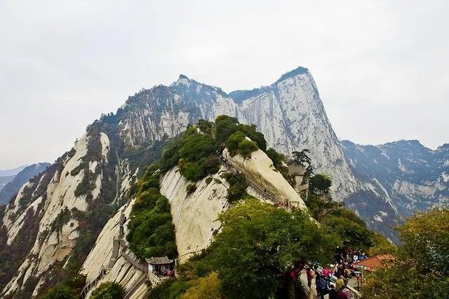华山为何被称为“奇险天下第一山”?