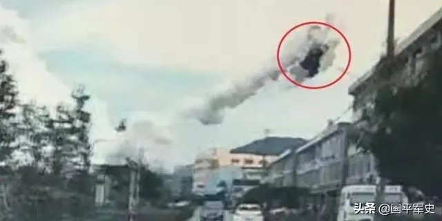 浙江温岭油罐车突发爆炸,汽车被炸飞4层楼高,怎么回事?