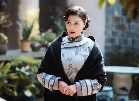 出道16年的岳红女儿,生父是谁现在知道了吗?