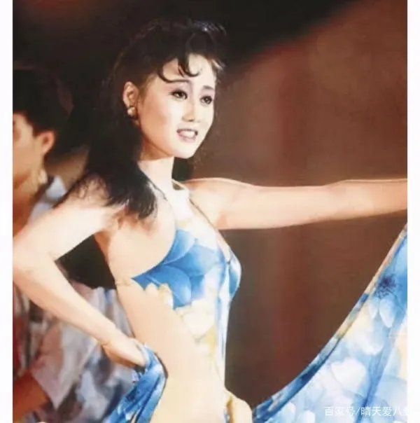 利智离开赌王后,为何与李连杰定“十年之约”,才步入婚姻殿堂?