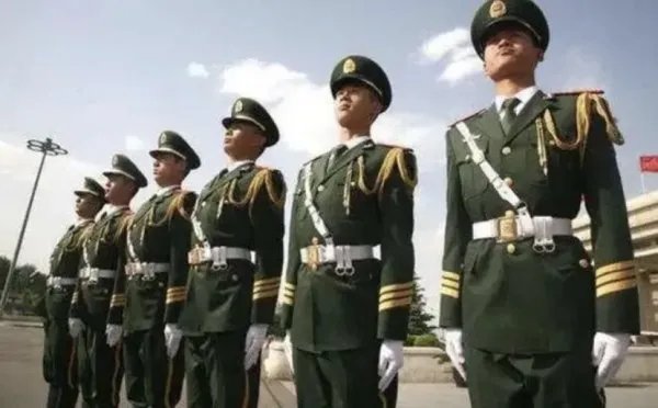 大学生士官？