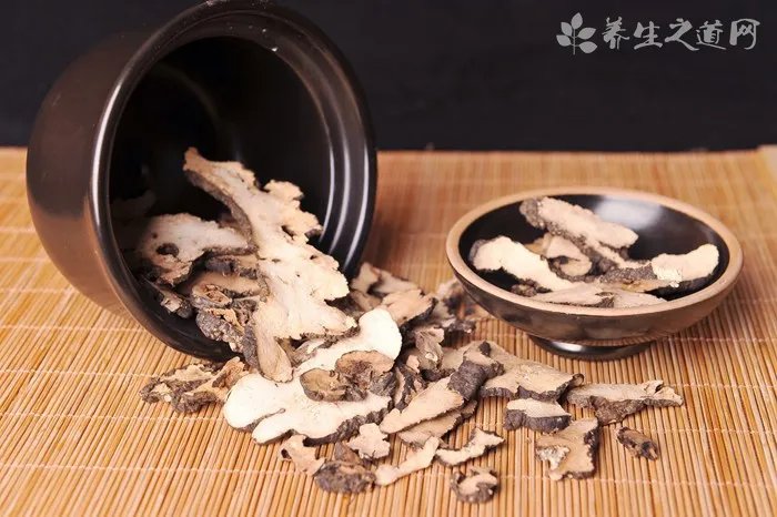 萱草根的药用价值_萱草根的副作用