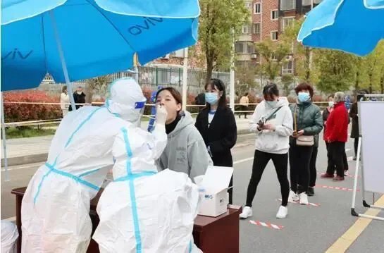 多地核酸检测采购项目终止,这意味着什么呢?疫情防控将走向何方?