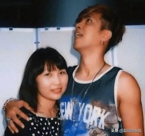 “罗志祥和女化妆师”后续,往日合照被扒出,这是在开玩笑吗?