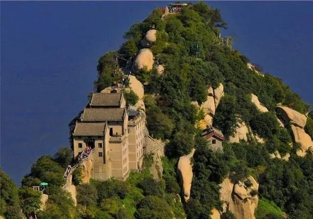 华山为何被称为“奇险天下第一山”?