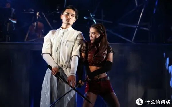 特利迦奥特曼队长登场,竟然是战队红战士