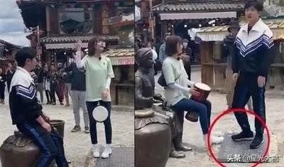 如何看待郭京飞王珞丹坐雕塑踩石碑,被网友吐槽:不文明?