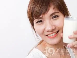 尿液发黄是怎么回事