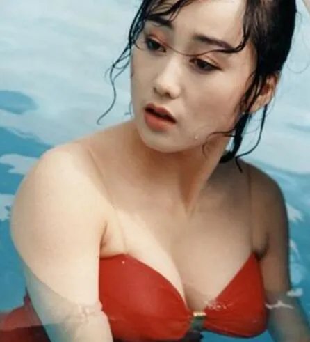 利智三围劲爆泳装照性感无比 深扒女神早期香艳照片