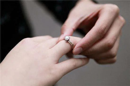 结婚戒指谁买  结婚戒指多少钱一对