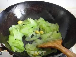 西芹百合
