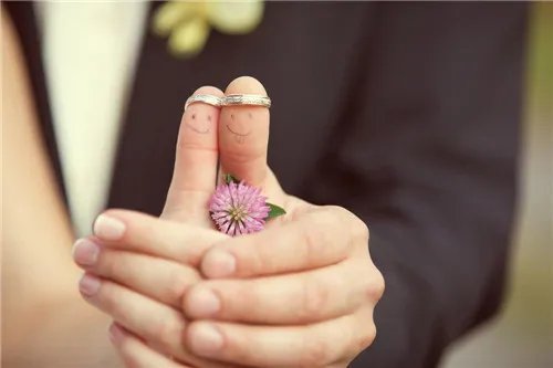 结婚戒指谁买  结婚戒指多少钱一对