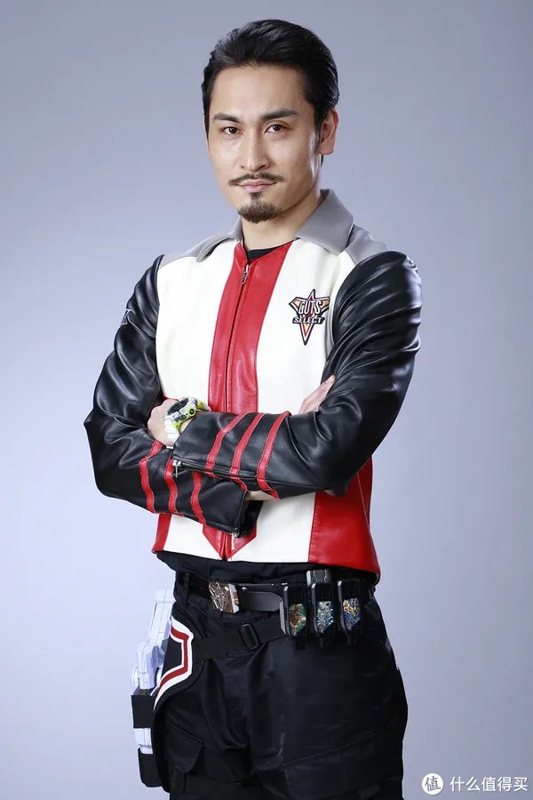 特利迦奥特曼队长登场,竟然是战队红战士