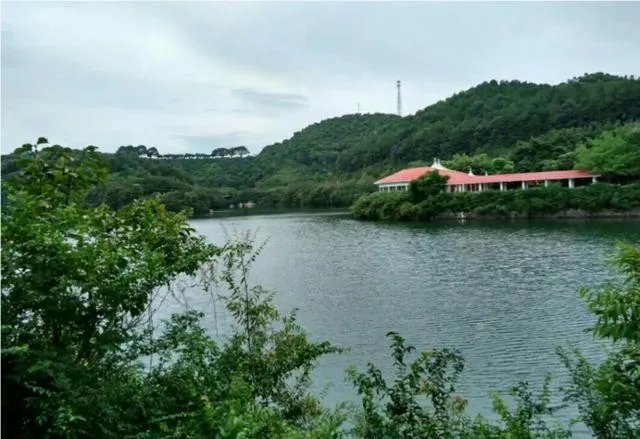 梅州雁鸣湖景色很美吗?