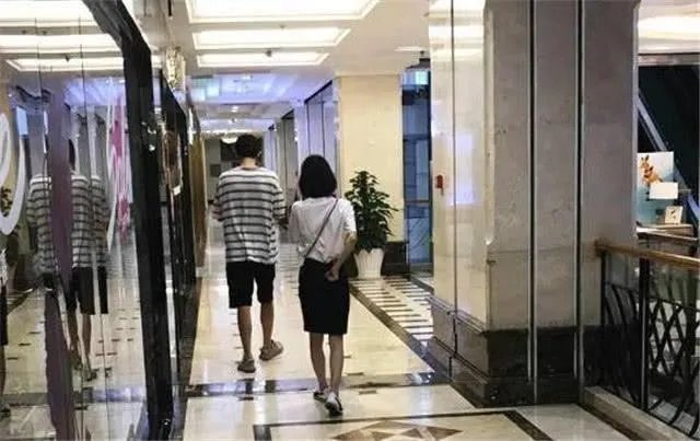 如何看王丽坤亲自点赞林更新微博辟谣婚讯一事？