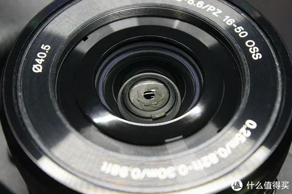 体积小、重量轻、参数强大:SONY 索尼 A6300 APS-C画幅 微单相机