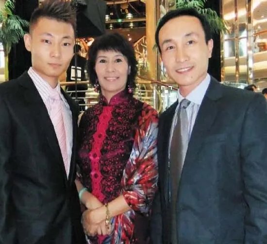 巩汉林儿子照片曝光 其29岁儿子巩天阔帅气大方