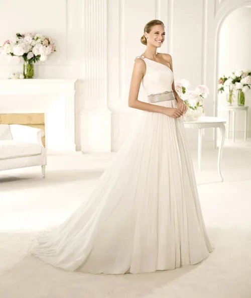 上海婚纱礼服专卖店有哪些 婚纱礼服多少钱一套