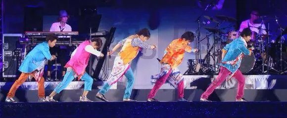 如何评价岚Arashi演唱会的造型师?
