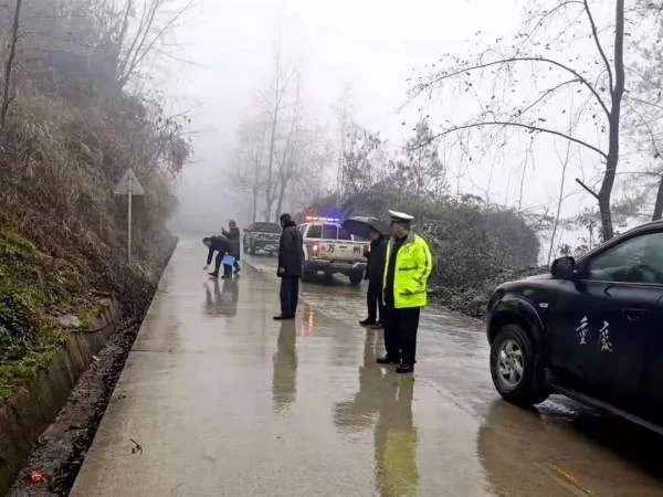 货车侧翻满车iPhone被烧,道路安全隐患到底有多少?