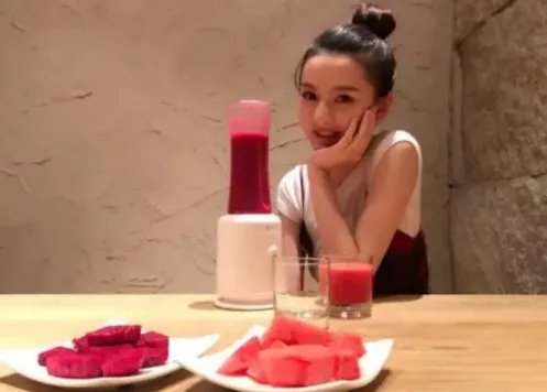 “掉包的速度太快了”,宋祖儿在微博上晒吃螺蛳粉照后为何被这样说?