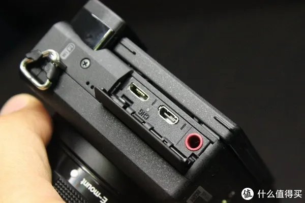 体积小、重量轻、参数强大:SONY 索尼 A6300 APS-C画幅 微单相机