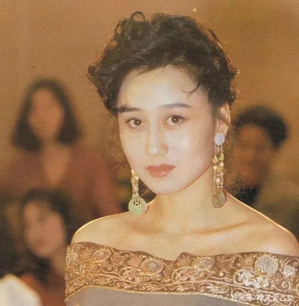 利智离开赌王后,为何与李连杰定“十年之约”,才步入婚姻殿堂?