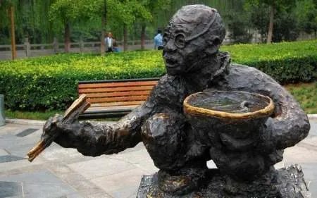 西安的裤带面是怎么做的?