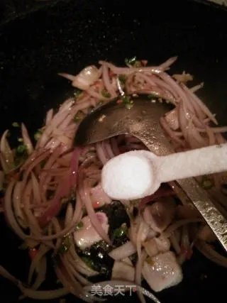 洋葱炒肉