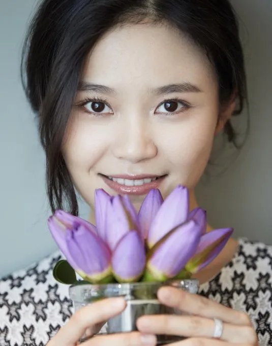 出道16年的岳红女儿,生父是谁现在知道了吗?