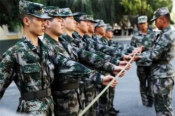 大学生士官？